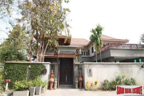 4 bedrooms House in Chiang Mai, Thailand No. 95749 1