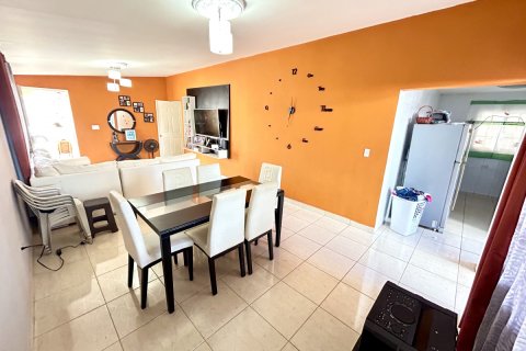 3 bedrooms House in Arraijan, Panama No. 79519 3