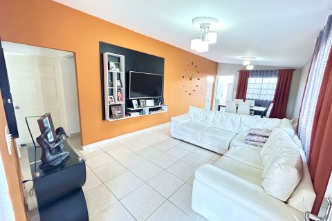 3 bedrooms House in Arraijan, Panama No. 79519 2