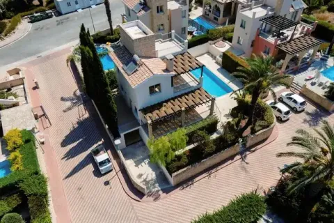 3 bedrooms House in Polis, Cyprus No. 83264 1