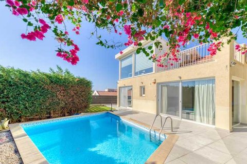 3 bedrooms House in Agios Tychonas, Cyprus No. 76554 1