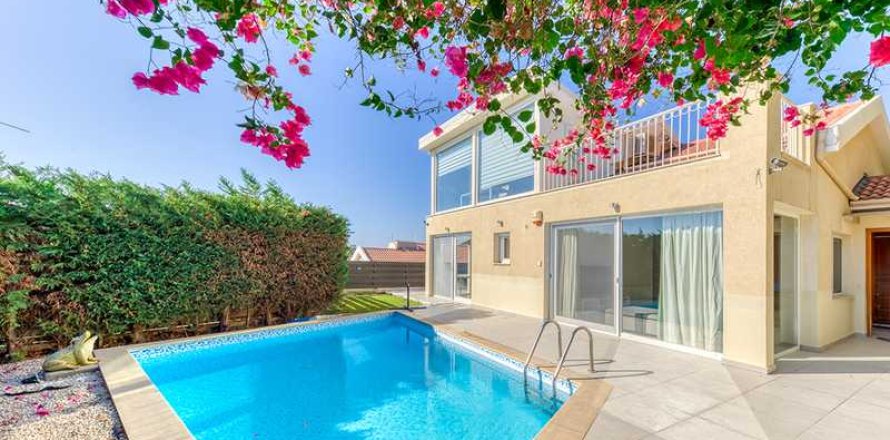 3 bedrooms House in Agios Tychonas, Cyprus No. 76554