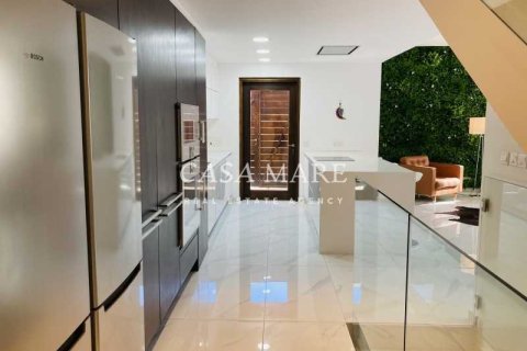 Мезонет с 4 спальнями в Строволос, Кипр №72864 5