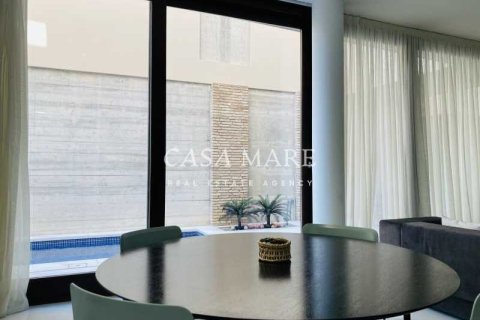 Мезонет с 4 спальнями в Строволос, Кипр №72864 2