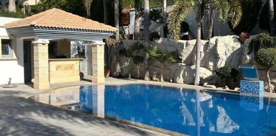 4 bedrooms House in Agios Tychonas, Cyprus No. 84445