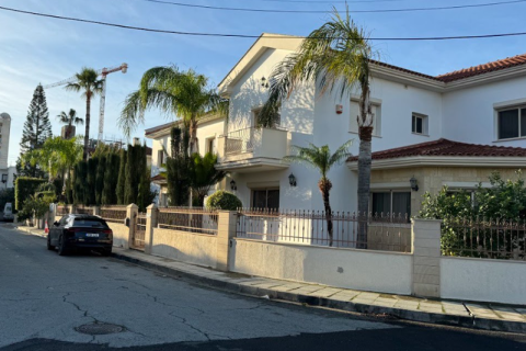 5 bedrooms Villa in Limassol, Cyprus No. 31675 2