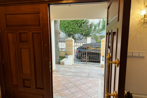 5 bedrooms Villa in Limassol, Cyprus No. 31675 3