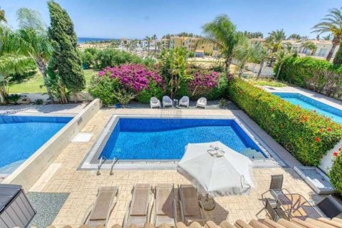 3 bedrooms House in Paralimni, Cyprus No. 30249 1