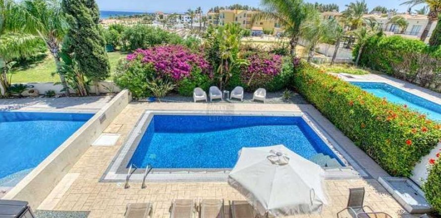 3 bedrooms House in Paralimni, Cyprus No. 30249