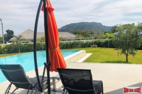 6 bedrooms Villa in Hua Hin, Thailand No. 96138 3