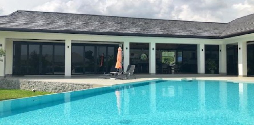 6 bedrooms Villa in Hua Hin, Thailand No. 96138