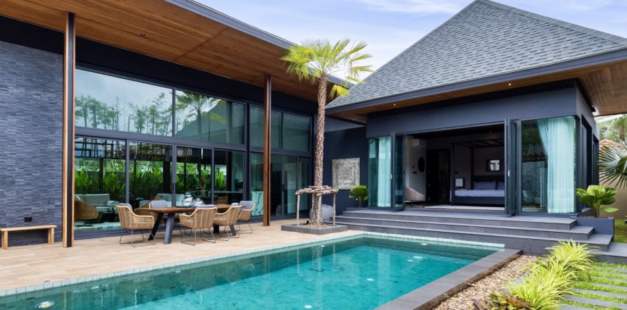 4 bedrooms Villa in Phuket, Thailand No. 72513
