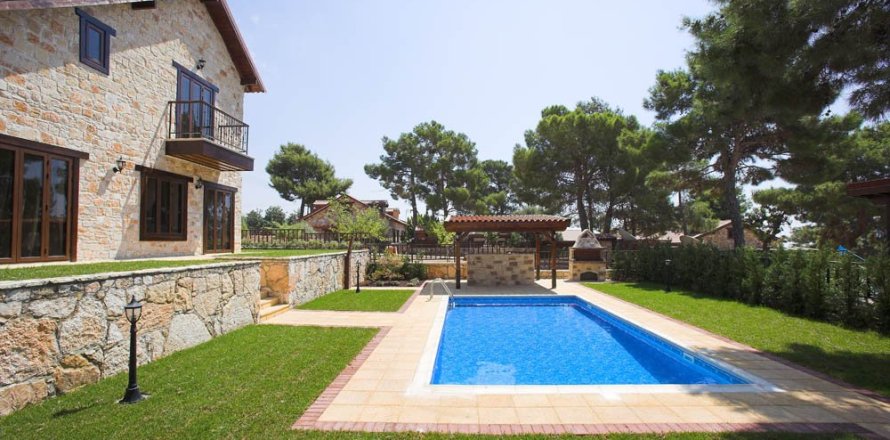 Дом с 4 спальнями в Лимассол, Кипр №73488