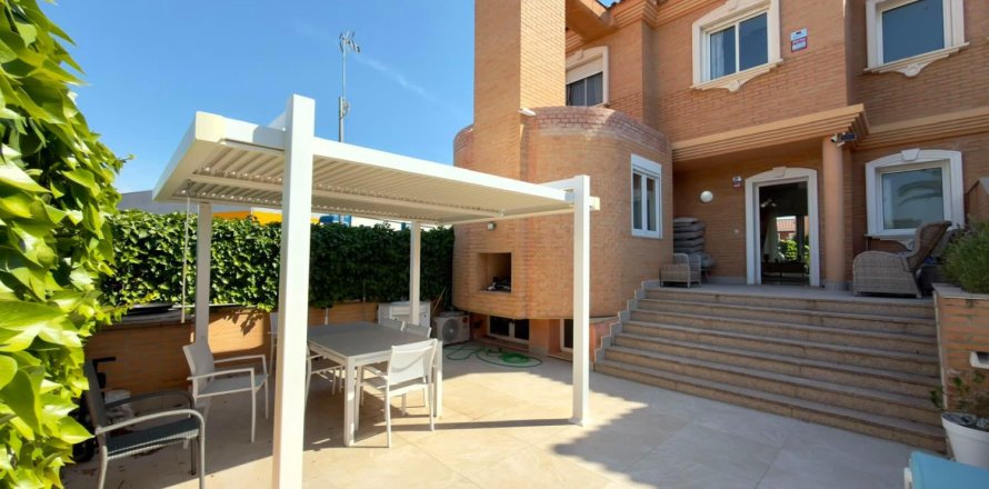 3 bedrooms House in San Juan, Spain No. 125728