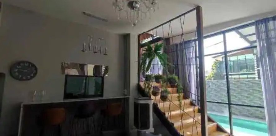 5 bedrooms House in Chiang Mai, Thailand No. 97593