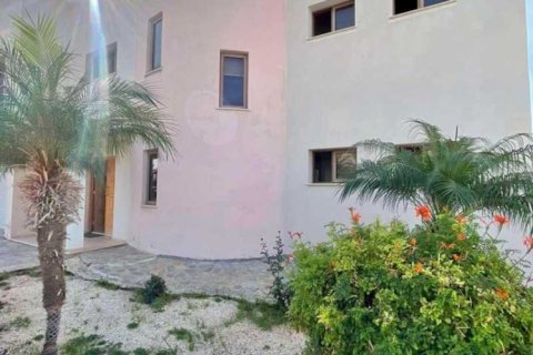 Вилла с 4 спальнями в Героскипу, Кипр №84405 4