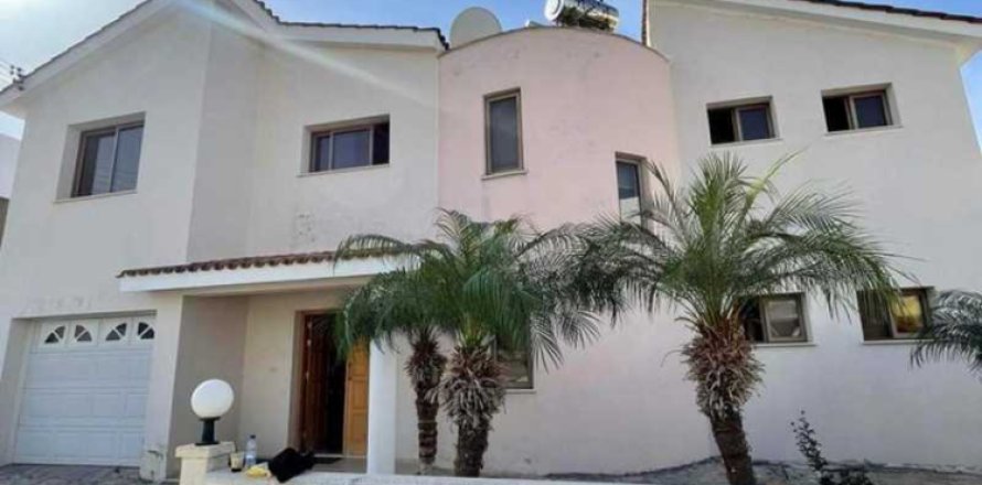 Вилла с 4 спальнями в Героскипу, Кипр №84405