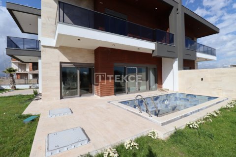 4 dormitorios Villa en Dosemealti, Turkey No. 95491