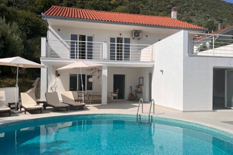3 bedrooms House in Herceg Novi, Montenegro No. 104673 8