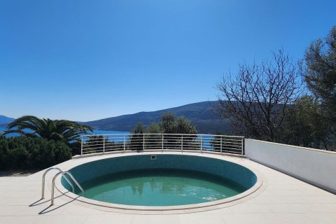 3 bedrooms House in Herceg Novi, Montenegro No. 104673 9