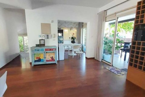 5 bedrooms House in Agios Tychonas, Cyprus No. 101865 3