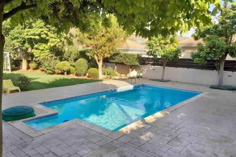 5 bedrooms House in Agios Tychonas, Cyprus No. 101865 1