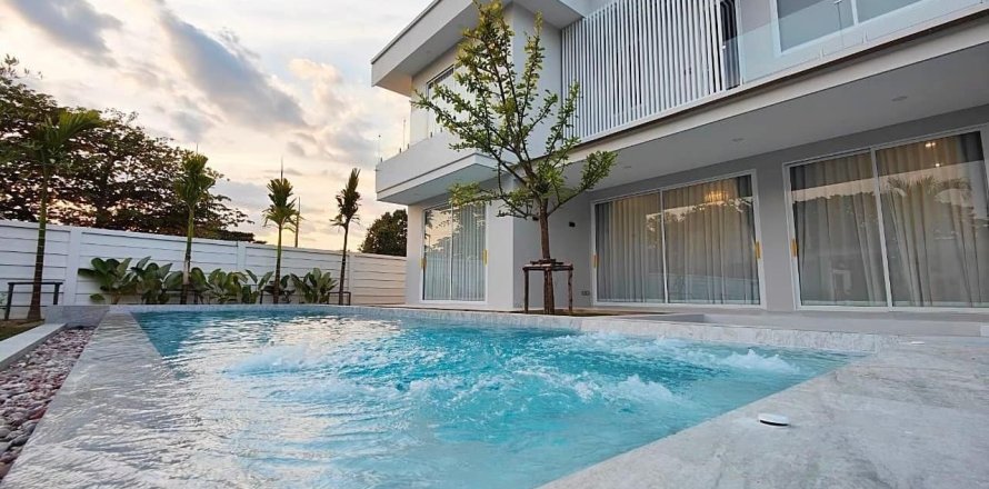 6 bedrooms House in Chiang Mai, Thailand No. 97782