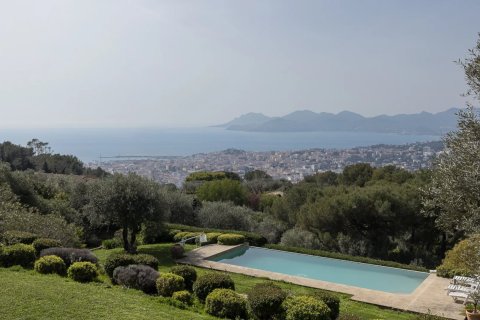 8 dormitorios House en Le Cannet, France No. 68821 4