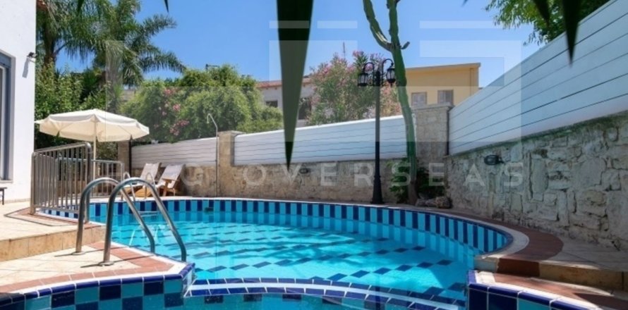 5 bedrooms Villa in Crete, Greece No. 81519