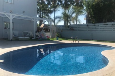 4 bedrooms Villa in Limassol, Cyprus No. 106114 14