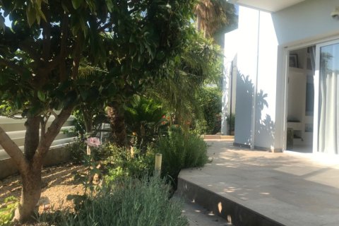 4 bedrooms Villa in Limassol, Cyprus No. 106114 8