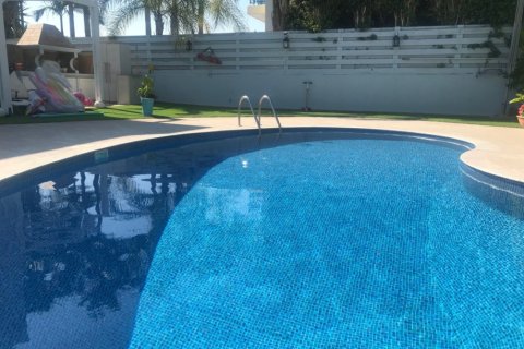 4 bedrooms Villa in Limassol, Cyprus No. 106114 13