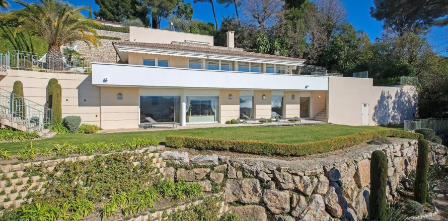 5 bedrooms Villa in Le Cannet, France No. 100262