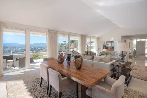 5 bedrooms Villa in Le Cannet, France No. 100262 8