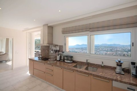 5 bedrooms Villa in Le Cannet, France No. 100262 10