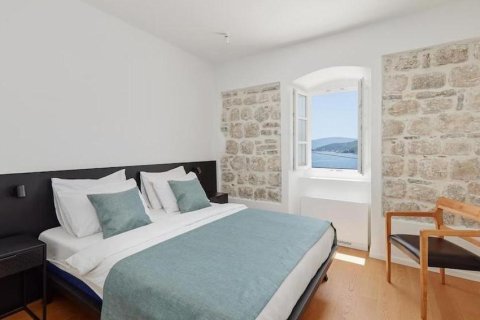 4 bedrooms House in Kotor, Montenegro No. 104823 8