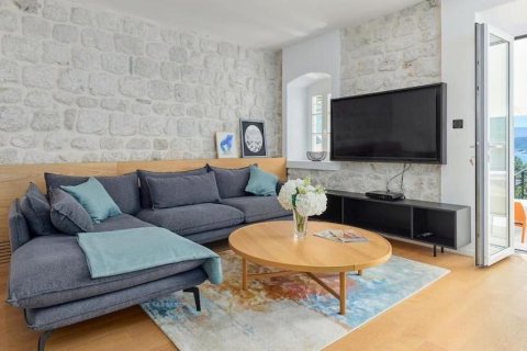 4 bedrooms House in Kotor, Montenegro No. 104823 3