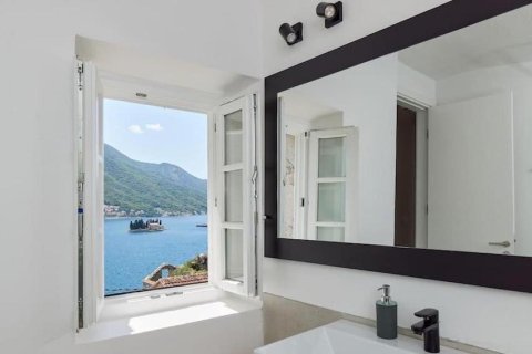 4 bedrooms House in Kotor, Montenegro No. 104823 13