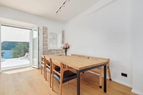 4 bedrooms House in Kotor, Montenegro No. 104823 6