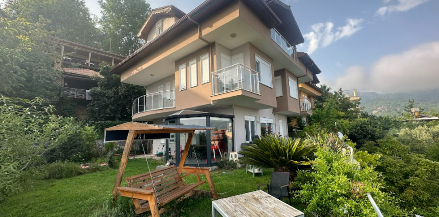 6 rooms Villa in Alanya, Turkey No. 21789