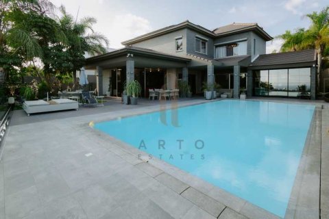 5 bedrooms Villa in Agios Athanasios, Cyprus No. 81736 1