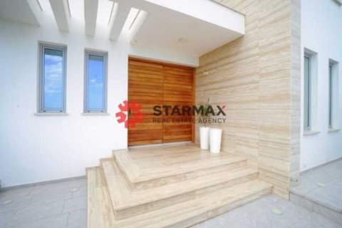 5 dormitorios House en Dromolaxia, Cyprus No. 82445 2