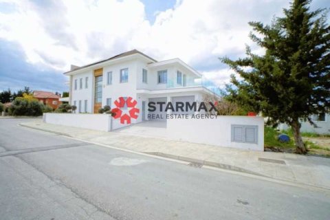 5 dormitorios House en Dromolaxia, Cyprus No. 82445 1