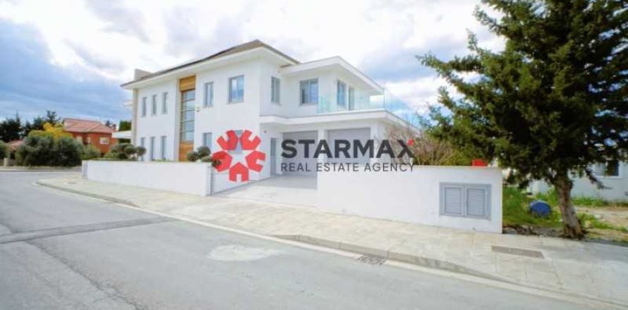 5 dormitorios House en Dromolaxia, Cyprus No. 82445