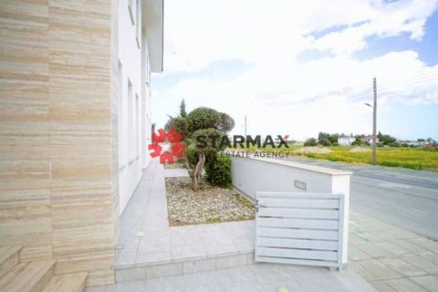 5 dormitorios House en Dromolaxia, Cyprus No. 82445 3