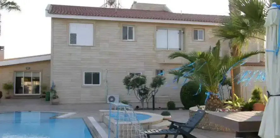 Вилла с 5 спальнями в Агиа Варвара, Кипр №75844