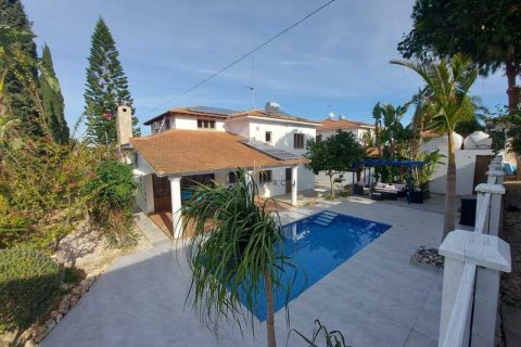 5 bedrooms House in Aradippou, Cyprus No. 75376 4