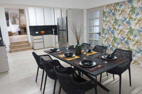 5 bedrooms House in Aradippou, Cyprus No. 75376 5