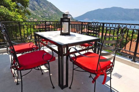 2 dormitorios Apartment en Kotor, Montenegro No. 104765 5