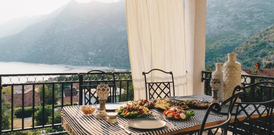 2 dormitorios Apartment en Kotor, Montenegro No. 104765